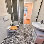 דירה Fantastische Dachgeschosswohnung In Connewitz Nahe Karli - Platz Fuer Bis Zu 5 Personen - Tolle Lage Und Oeffentliche Verkehrsmittel לייפציג