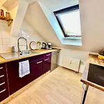 Fantastische Dachgeschosswohnung In Connewitz Nahe Karli - Platz Fuer Bis Zu 5 Personen - Tolle Lage Und Oeffentliche Verkehrsmittel * לייפציג