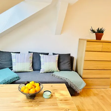 Apartment Fantastische Dachgeschosswohnung In Connewitz - 3 Private Schlafbereiche - Platz Fuer Bis Zu 5 Personen - Tolle Lage Und Oeffentliche Verkehrsmittel *