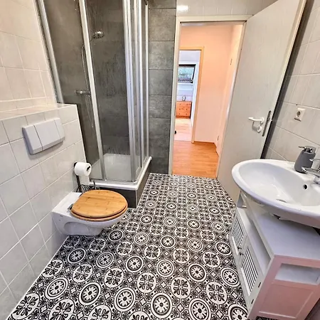 Apartment Fantastische Dachgeschosswohnung In Connewitz - 3 Private Schlafbereiche - Platz Fuer Bis Zu 5 Personen - Tolle Lage Und Oeffentliche Verkehrsmittel Leipzig