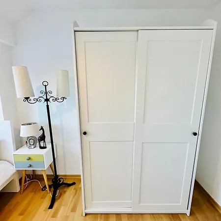 Apartment Fantastische Dachgeschosswohnung In Connewitz - 3 Private Schlafbereiche - Platz Fuer Bis Zu 5 Personen - Tolle Lage Und Oeffentliche Verkehrsmittel *