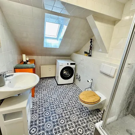 Fantastische Dachgeschosswohnung In Connewitz - 3 Private Schlafbereiche - Platz Fuer Bis Zu 5 Personen - Tolle Lage Und Oeffentliche Verkehrsmittel