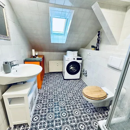 Fantastische Dachgeschosswohnung In Connewitz - 3 Private Schlafbereiche - Platz Fuer Bis Zu 5 Personen - Tolle Lage Und Oeffentliche Verkehrsmittel Apartment