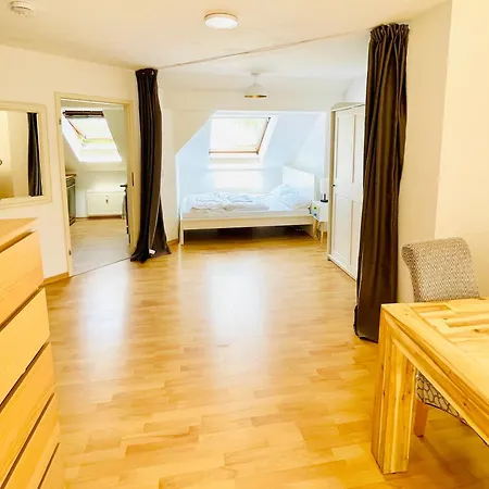 Apartment Fantastische Dachgeschosswohnung In Connewitz Nahe Karli - Platz Fuer Bis Zu 5 Personen - Tolle Lage Und Oeffentliche Verkehrsmittel *
