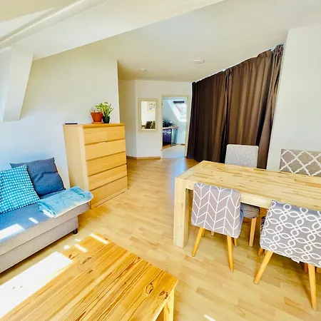 Fantastische Dachgeschosswohnung In Connewitz Nahe Karli - Platz Fuer Bis Zu 5 Personen - Tolle Lage Und Oeffentliche Verkehrsmittel דירה *