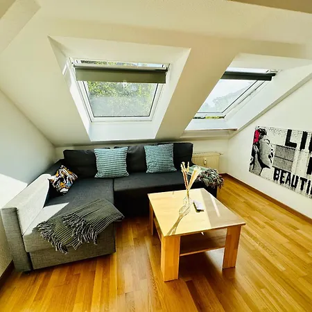 Fantastische Dachgeschosswohnung In Connewitz Nahe Karli - Platz Fuer Bis Zu 5 Personen - Tolle Lage Und Oeffentliche Verkehrsmittel * Leipzig