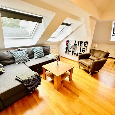 Fantastische Dachgeschosswohnung In Connewitz Nahe Karli - Platz Fuer Bis Zu 5 Personen - Tolle Lage Und Oeffentliche Verkehrsmittel *