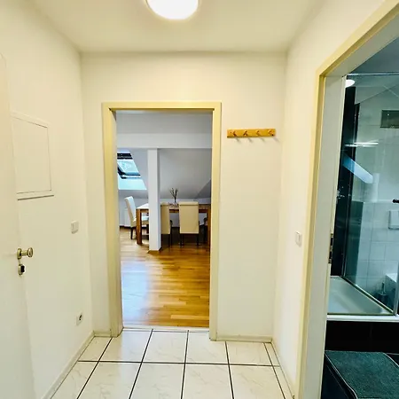 Fantastische Dachgeschosswohnung In Connewitz Nahe Karli - Platz Fuer Bis Zu 5 Personen - Tolle Lage Und Oeffentliche Verkehrsmittel Apartment *