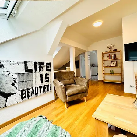 Fantastische Dachgeschosswohnung In Connewitz Nahe Karli - Platz Fuer Bis Zu 5 Personen - Tolle Lage Und Oeffentliche Verkehrsmittel