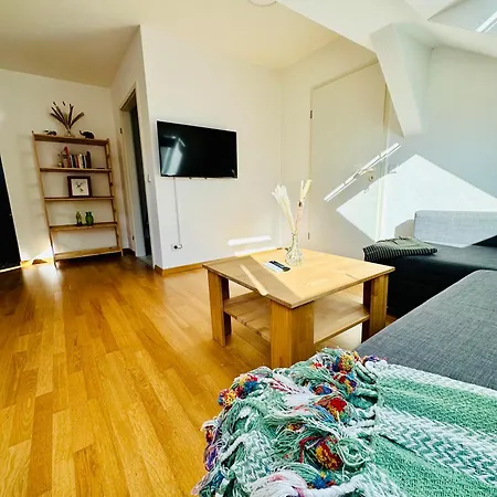 Fantastische Dachgeschosswohnung In Connewitz Nahe Karli - Platz Fuer Bis Zu 5 Personen - Tolle Lage Und Oeffentliche Verkehrsmittel Leipzig