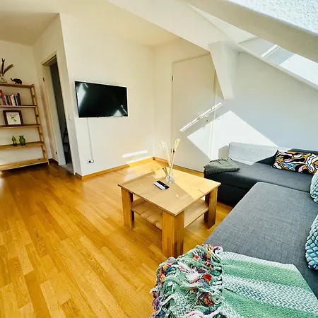 Fantastische Dachgeschosswohnung In Connewitz Nahe Karli - Platz Fuer Bis Zu 5 Personen - Tolle Lage Und Oeffentliche Verkehrsmittel