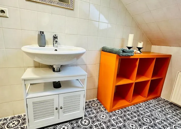 Fantastische Dachgeschosswohnung In Connewitz Nahe Karli - Platz Für Bis Zu 5 Personen - Tolle Lage Und öffentliche Verkehrsmittel Apartamento