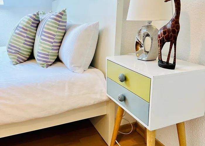 Fantastische Dachgeschosswohnung In Connewitz Nahe Karli - Platz Für Bis Zu 5 Personen - Tolle Lage Und öffentliche Verkehrsmittel * Leipzig