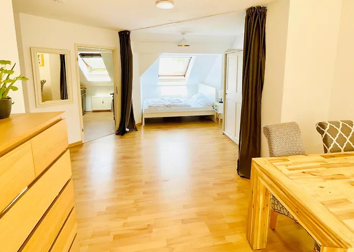 Apartamento Fantastische Dachgeschosswohnung In Connewitz Nahe Karli - Platz Für Bis Zu 5 Personen - Tolle Lage Und öffentliche Verkehrsmittel *