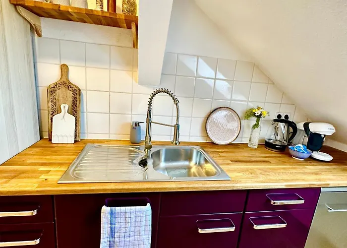 Fantastische Dachgeschosswohnung In Connewitz Nahe Karli - Platz Für Bis Zu 5 Personen - Tolle Lage Und öffentliche Verkehrsmittel Leipzig