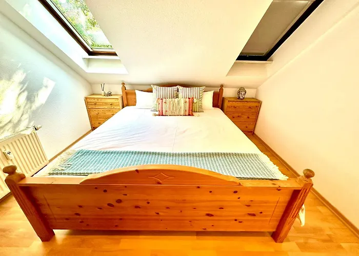 Fantastische Dachgeschosswohnung In Connewitz Nahe Karli - Platz Für Bis Zu 5 Personen - Tolle Lage Und öffentliche Verkehrsmittel Apartamento Leipzig